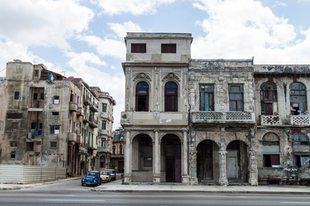 HAVANA, CUBA - FEB 22, 2016: Dilipitated houses lining the famous seaside drive Malecon in Havanaのeditorial素材