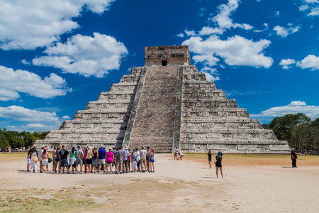 CHICHEN ITZA, MEXICO - FEB 26, 2016: Crowds of tourists visit the Kukulkan pyramid at the archeological site Chichen Itza.のeditorial素材