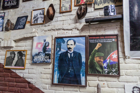 SUCHITOTO, EL SALVADOR - APRIL 6, 2016: Socialist posters in El Necio bar in Suchitoto, El Salvadorのeditorial素材