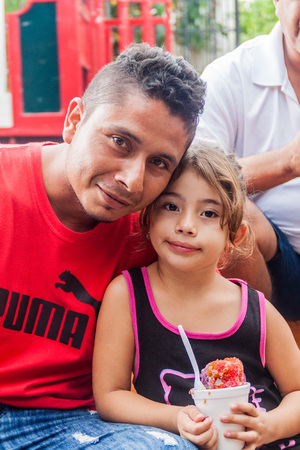 JUAYUA, EL SALVADOR - APRIL 2, 2016: Father with his child pose in Juayua village, El Salvadorのeditorial素材