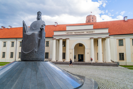 VILNIUS, LITHUANIA - AUGUST 15, 2016: National Museum of Lithuania in Vilnius, Lithuania. Statue of Mindaugas, the first known Grand Duke of Lithuania.のeditorial素材