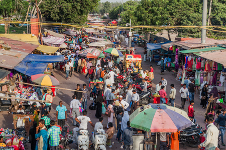 DELHI, INDIA - OCTOBER 22, 2016: Street market near Jama Masjid mosque in the center of Delhi, India.のeditorial素材