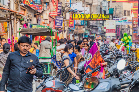 VARANASI, INDIA - OCTOBER 25, 2016: Street traffic in Varanasi, India.のeditorial素材