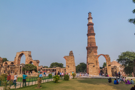 DELHI, INDIA - OCTOBER 23, 2016: Tourists visit Qutub complex in Delhi, India. Qutub Minar minaret visible.のeditorial素材