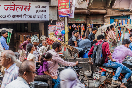 VARANASI, INDIA - OCTOBER 25, 2016: Traffic on a busy crowded street in Varanasi, Indiaのeditorial素材