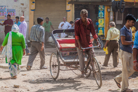 DELHI, INDIA - OCTOBER 22, 2016: Cyclorickshaw rides in the center of Delhi, India.のeditorial素材