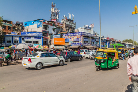 DELHI, INDIA - OCTOBER 22, 2016: Street traffic in the center of Delhi, India.のeditorial素材