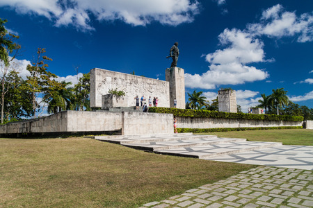 SANTA CLARA, CUBA - FEB 13, 2016: Tourists visit Che Guevara monument in Santa Clara, Cubaのeditorial素材