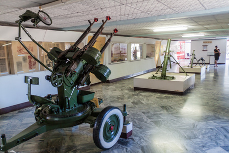 PLAYA GIRON, CUBA - FEB 14, 2016: Weapons in a rmuseum dedicated to the failed 1961 Bay of Pigs invasion in Playa Giron village, Cuba.のeditorial素材