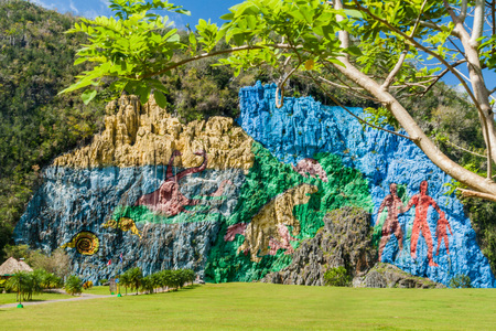 Mural de la Prehistoria (The Mural of Prehistory) painted on a cliff face in the Vinales valley, Cuba.のeditorial素材