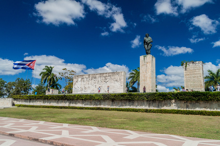 SANTA CLARA, CUBA - FEB 13, 2016: Tourists visit Che Guevara monument in Santa Clara, Cubaのeditorial素材