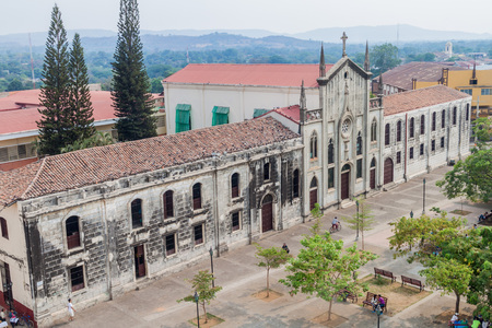 LEON, NICARAGUA - APRIL 25, 2016: View of Colegio La Asuncion school on Parque Central square in Leon, Nicaragua.のeditorial素材