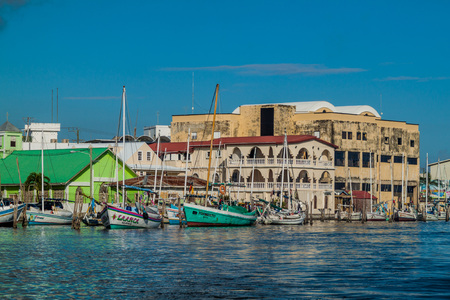 BELIZE CITY, BELIZE - MARCH 2, 2016: Houses and yachts at a sea coast in Belize City.のeditorial素材