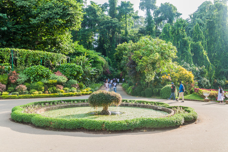 KANDY, SRI LANKA - JULY 18, 2016: People visit beautiful Peradeniya Royal Botanical Gardens near Kandy, Sri Lankaのeditorial素材