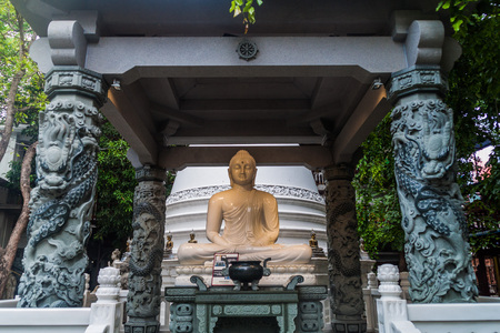  Buddha statue in Gangaramaya Buddhist Temple in Colombo, Sri Lankaのeditorial素材