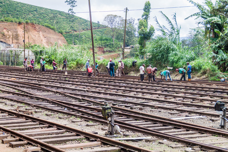 NANU OYA, SRI LANKA - JULY 17, 2016: Workers at a train station in Nanu Oya village, Sri Lankaのeditorial素材