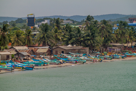 TRINCOMALEE, SRI LANKA - JULY 23, 2016: Boats on a sea coast in Trincomalee, Sri Lankaのeditorial素材