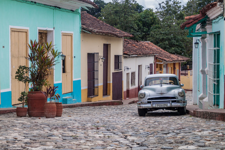 SANCTI SPIRITUS, CUBA - FEB 7, 2016: Vintage car on a cobbled street in Sancti Spiritus.のeditorial素材