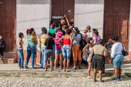 TRINIDAD, CUBA - FEB 8, 2016: Local people wait in one of many cuban queues. Trinidad, Cuba.のeditorial素材