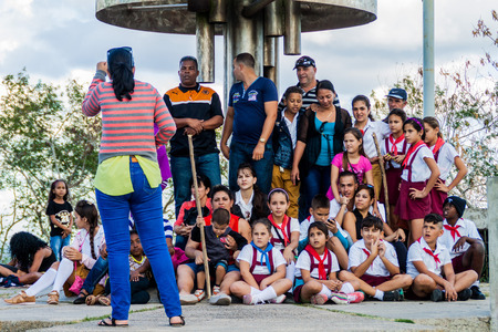 SANTA CLARA, CUBA - FEB 13, 2016: School class tour to the Che Guevara monument at Loma del Capiro hill in Santa Clara, Cuba.のeditorial素材