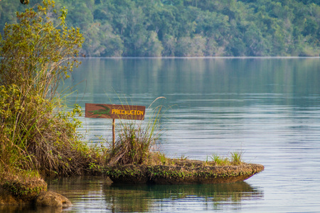 Crocodile warning sign at Laguna Lachua lake, Guatemalaの写真素材