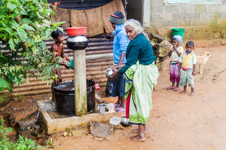 NUWARA ELIYA, SRI LANKA - JULY 17, 2016: Local people at a water pump near Nuwara Eliya town.のeditorial素材