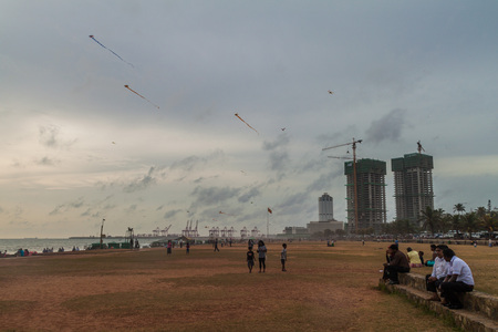 COLOMBO, SRI LANKA - JULY 26, 2016: People enjoy Galle Face Green park in Colombo, Sri Lankaのeditorial素材