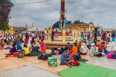 MT KYAIKTIYO, MYANMAR - DECEMBER 11, 2016: Crowds of pilgrims rest at the top of Mt Kyaiktiyo (Golden Rock), Myanmarのeditorial素材