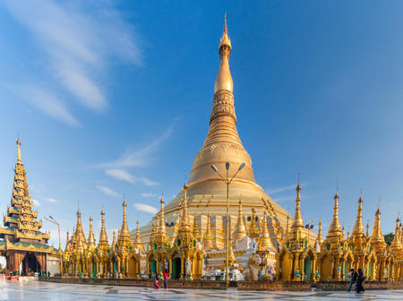 YANGON, MYANMAR - DECEMBER 16, 2016: Shwedagon Paya Pagoda in Yangon, Myanmarのeditorial素材