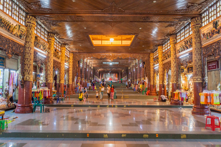YANGON, MYANMAR - DECEMBER 16, 2016: Entrance stairway of Shwedagon Paya Pagoda in Yangon, Myanmarのeditorial素材