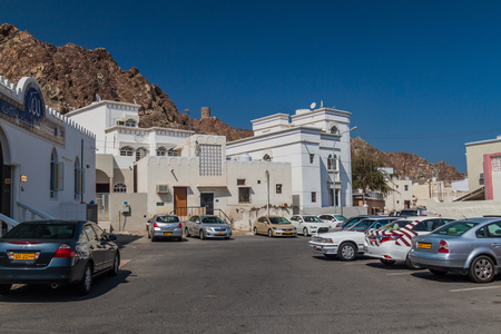 MUSCAT, OMAN - FEBRUARY 23, 2017: Parking lot in Muttrah neighborhood in Muscat, Omanのeditorial素材
