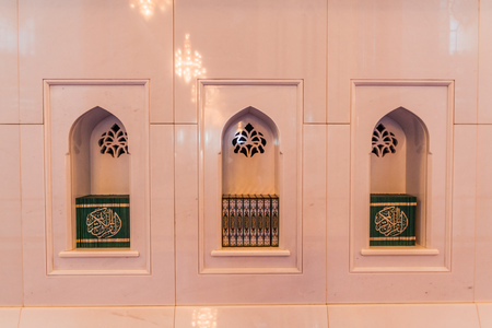 MUSCAT, OMAN - FEBRUARY 22, 2017: Niches containing the Holy Quran in Sultan Qaboos Grand Mosque in Muscat, Omanのeditorial素材