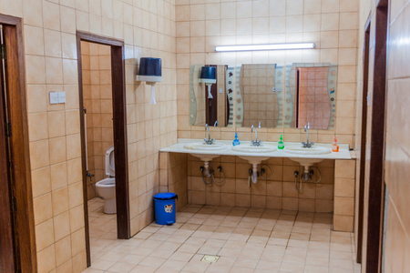 BAHLA, OMAN - FEBRUARY 27, 2017: Bathroom at Bahla Fort, Omanのeditorial素材
