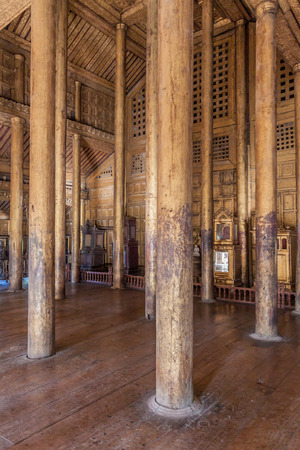 MANDALAY, MYANMAR - DECEMBER 4, 2016: Interior of Shwenandaw Kyaung Monastery in Mandalay, Myanmarのeditorial素材