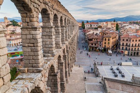 SEGOVIA, SPAIN - OCTOBER 20, 2017: View of the Roman Aqueduct in Segovia, Spainの写真素材