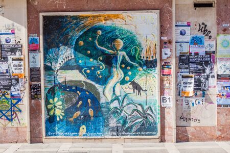 GRANADA, SPAIN - NOVEMBER 1, 2017: Street art in Granada, Spainの写真素材