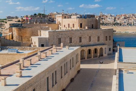 Fort St. Angelo in Birgu town, Malta. Valletta in the background.のeditorial素材