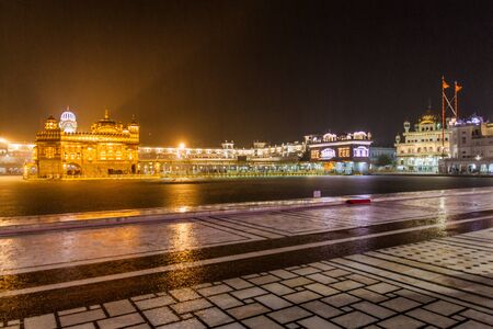 Night view of the Golden Temple (Harmandir Sahib) in  Amritsar, Punjab state, Indiaの写真素材