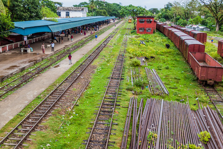 SRIMANGAL, BANGLADESH - NOVEMBER 4, 2016: View of the Train Station in Srimangal, Bangladeshのeditorial素材