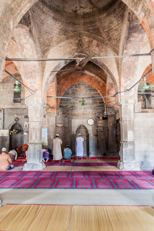 SONA MASJID, BANGLADESH - NOVEMBER 11, 2016: Interior of Choto Shona Mosque (Small Golden Mosque) in Bangladeshのeditorial素材