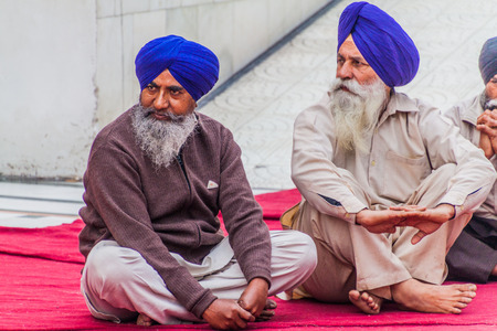 AMRITSAR, INDIA - JANUARY 26, 2017: Sikh devotees in the Golden Temple (Harmandir Sahib) in Amritsar, Punjab, Indiaのeditorial素材