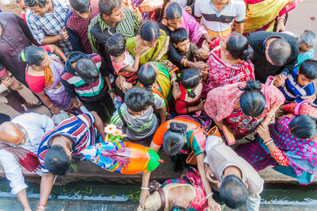 HULARHAT, BANGLADESH - NOVEMBER 19, 2016: Passengers boarding a river ship at Hularhat Launch Ghat (pier), Bangladeshのeditorial素材
