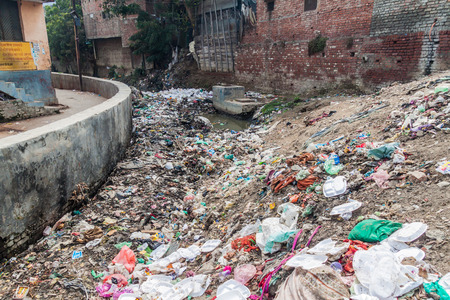 LUCKNOW, INDIA - FEBRUARY 3, 2017: Polluted stream in Lucknow, Uttar Pradesh state, Indiaのeditorial素材