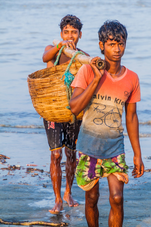 DUBLAR CHAR, BANGLADESH - NOVEMBER 14, 2016: Fishermen with their catch at Dublar Char (Dubla island), Bangladesh.のeditorial素材