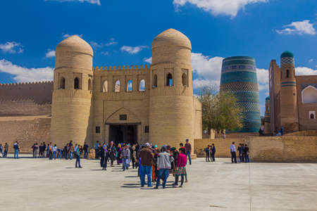 KHIVA, UZBEKISTAN - APRIL 25, 2018: Tourists in front of the West Gate of Khiva, Uzbekistanのeditorial素材