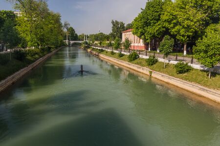 Ankhor canal in the center of Tashkent, Uzbekistanの写真素材