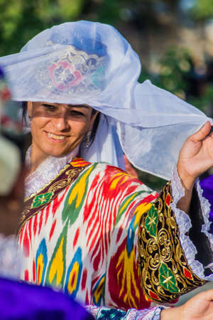 BUKHARA, UZBEKISTAN - APRIL 30, 2018: Dancer wearing traditional dress in the center of Bukhara, Uzbekistanのeditorial素材