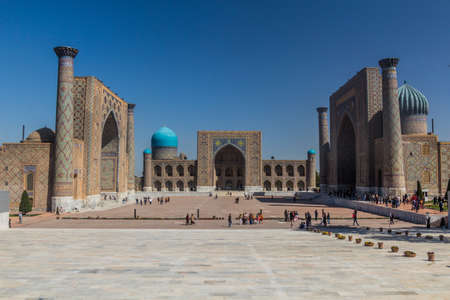SAMARKAND, UZBEKISTAN: APRIL 27, 2018: Registan Square, famous complex in Samarkand, Uzbekistanのeditorial素材