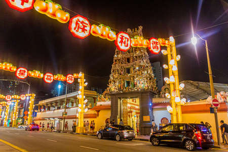 SINGAPORE, SINGAPORE - MARCH 10, 2018:  Night view of Sri Mariamman hindu Temple in the Chinatown of Singaporeのeditorial素材