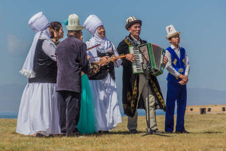 SONG KOL, KYRGYZSTAN - JULY 25, 2018: Traditional music performance during the National Horse Games Festival at the shores of Son Kol Lakeのeditorial素材